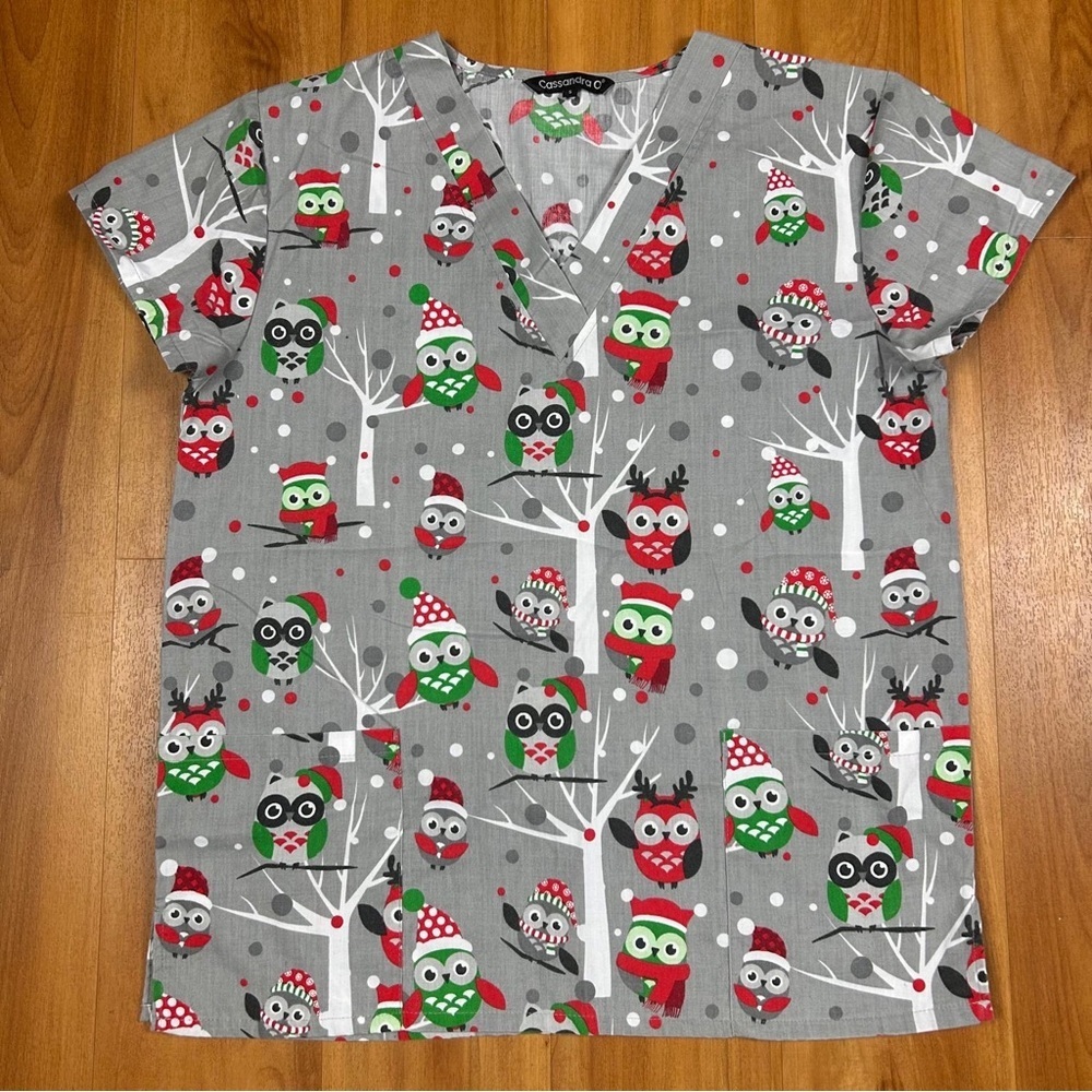 Cassandra O Christmas printed nurse uniform V-neck pockets short Sleeve Size S